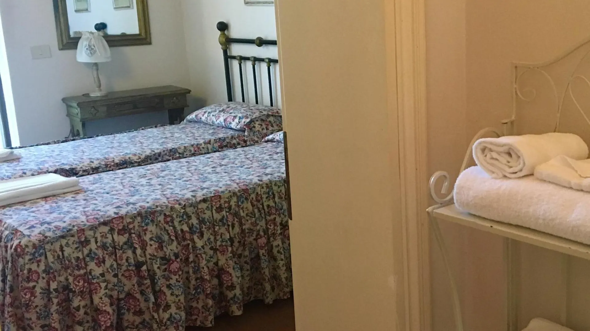 Fattoria Cirene Guest House Follonica